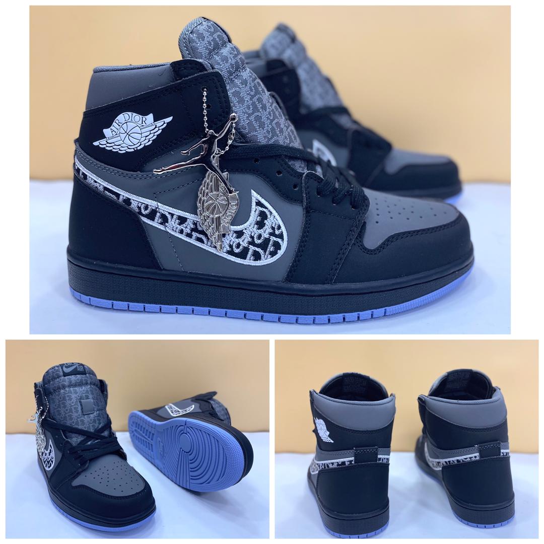 Men's running shoes on sale, lightweight and comfortable sports footwear for running and casual wear